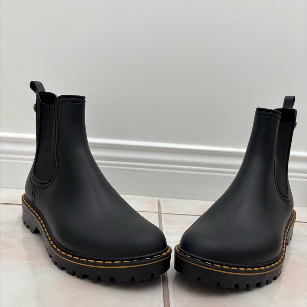 Igor Black Ankle Boots with Tan Trim